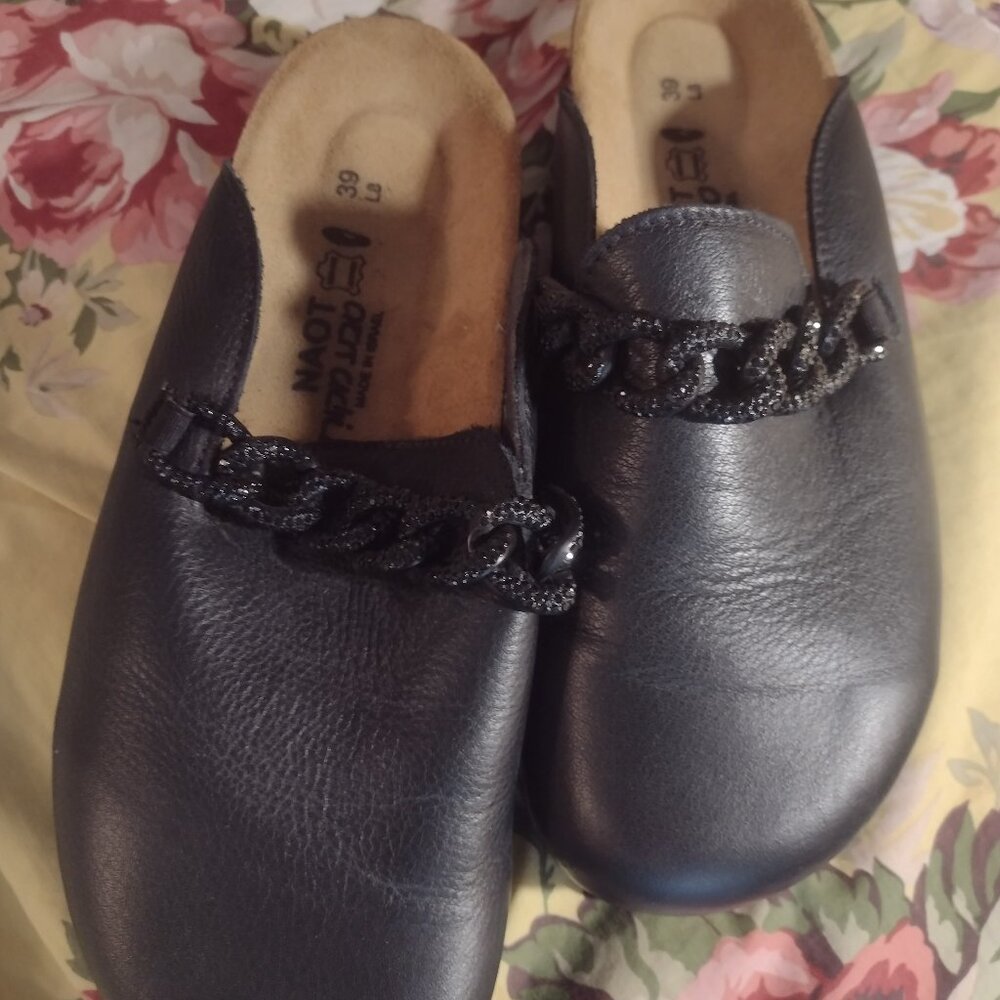 BLACK LEATHER SLIP ON DRESSER FLATS